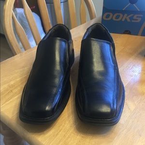 Men’s black Dockers dress shoes size 9.5.